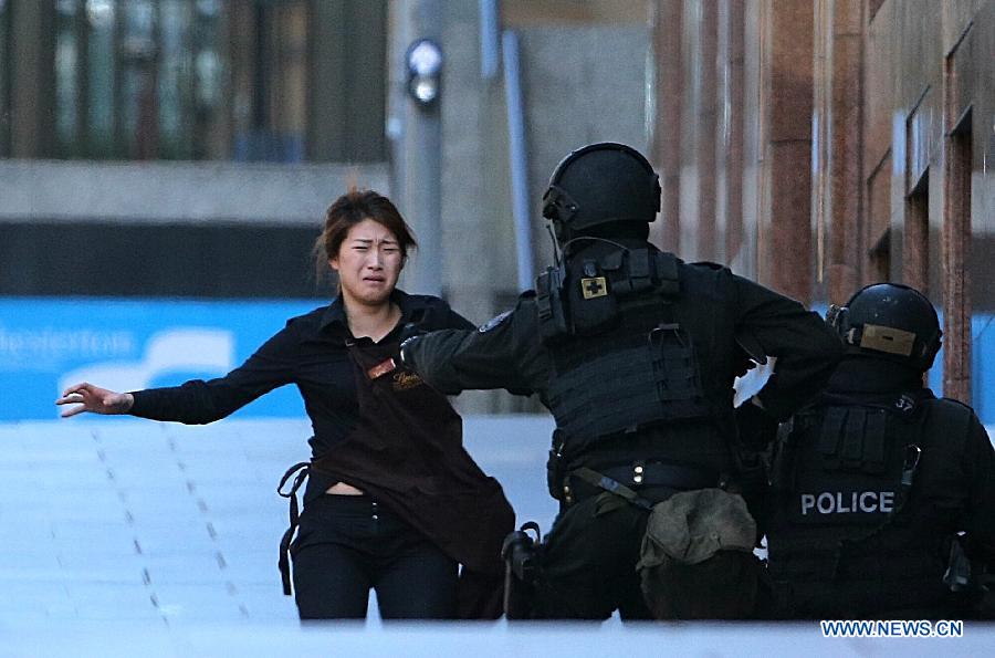 Prise d'otages à Sydney : trois otages s'enfuient du café