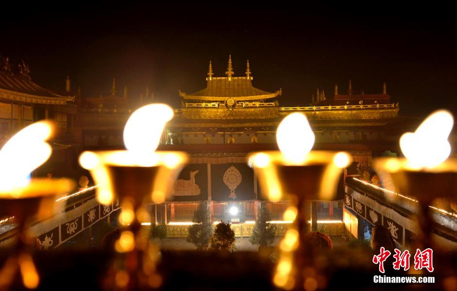 Le Festival des Lanternes du Temple Jokhang de Lhassa