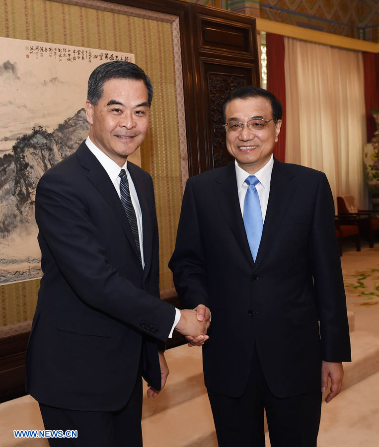 Li Keqiang rencontre le chef de l'exécutif de la RAS de Hong Kong