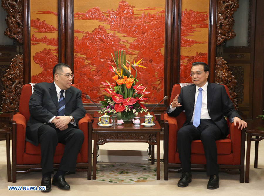 Li Keqiang rencontre le chef de l'exécutif de la RAS de Macao