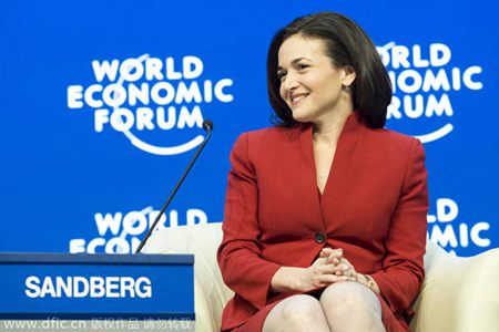 Sheryl Sandberg, chef d’opération et membre du conseil de Facebook, assiste à un panel de discussion au Forum de Davos, le 22 janvier 2015. [Photo/IC]