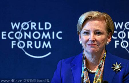 Ellen Kullman, présidente du Conseil administratif et PDG du groupe DuPont, lors de la session « Corporation au 21e siècle » au Forum de Davos, le 21 janvier 2015. [Photo/IC]