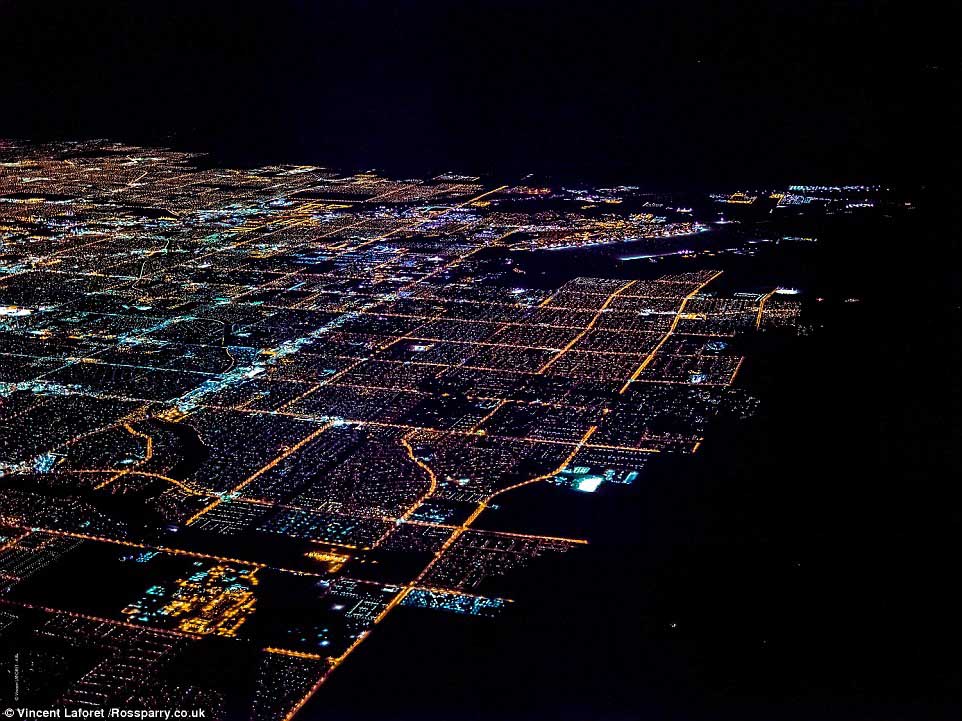 C'est beau, Las Vegas vu de nuit à 10 000 pieds d'altitude…