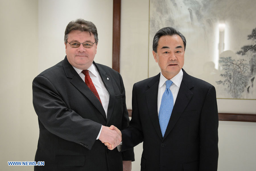 Le ministre chinois des Affaires étrangères rencontre son homologue lituanien