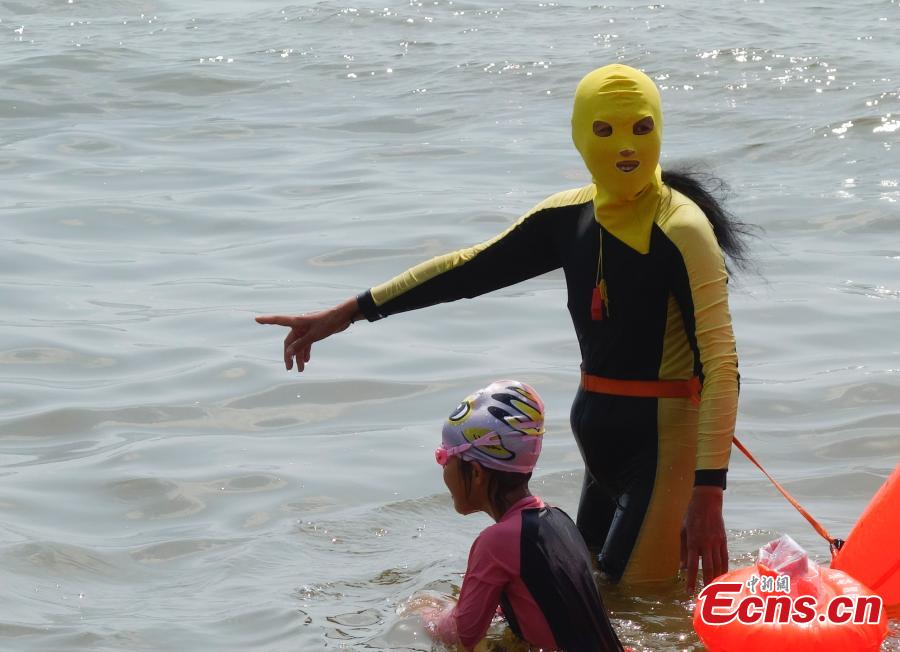 Le facekini arrive à son tour sur les plages de Hainan