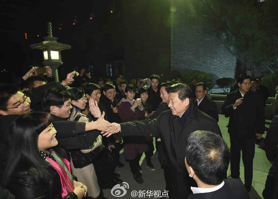 Echanges cordiaux entre Xi Jinping et les habitants sur les murailles de Xi’an