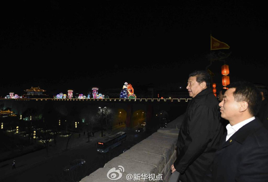 Echanges cordiaux entre Xi Jinping et les habitants sur les murailles de Xi’an