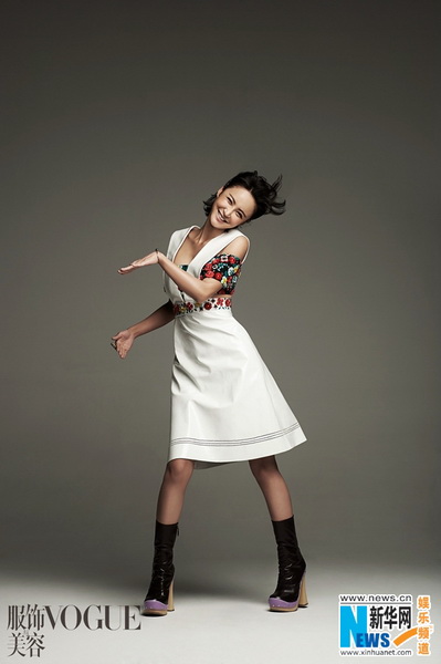 Zhang Xinyi pose pour VOGUE