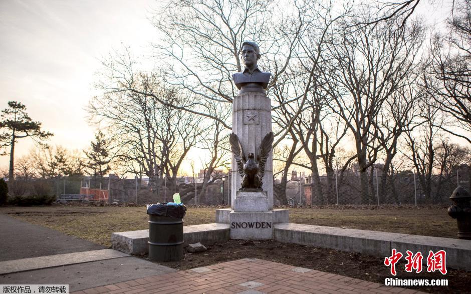 New York : une statue de Snowden retirée par les autorités
