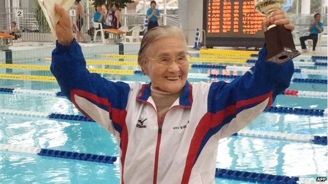 Une centenaire japonaise bat un record de natation