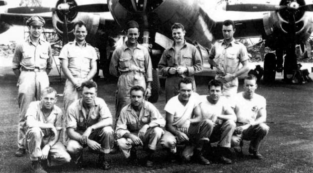 L'équipage du bombardier américain dont les hommes furent disséqués vivants en 1945.
