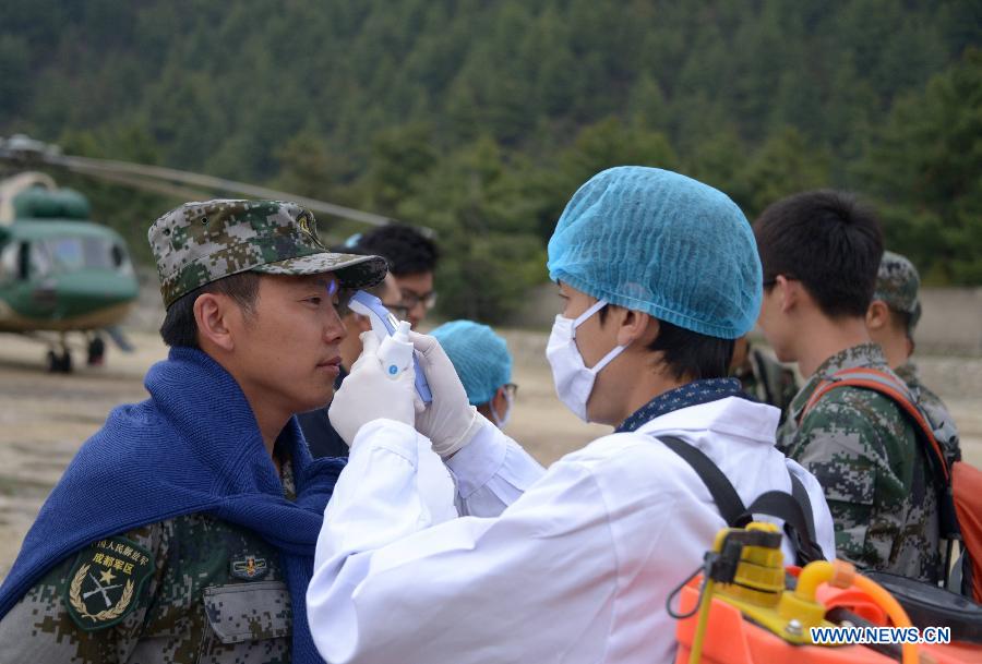 La Chine envoie des hélicoptères pour aider le Népal