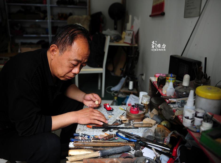 Un cordonnier de Jinan se spécialise dans les mini chaussures 