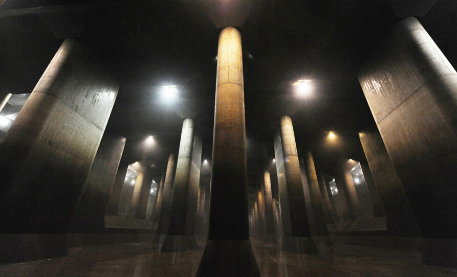 Un véritable palais souterrain : le réservoir de drainage de Kasukabe, au Japon