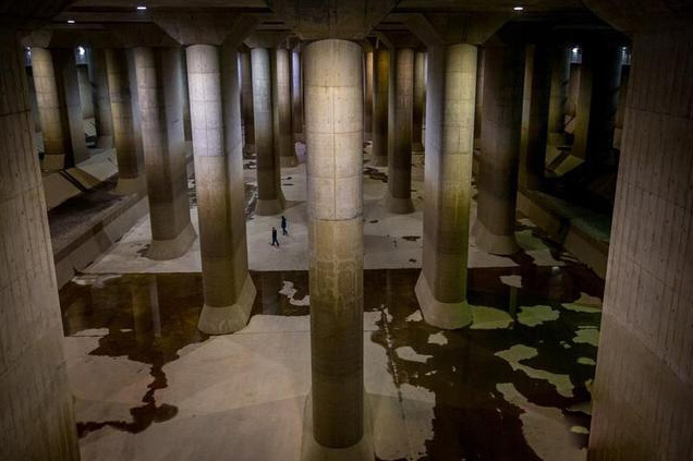 Un véritable palais souterrain : le réservoir de drainage de Kasukabe, au Japon