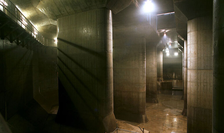 Un véritable palais souterrain : le réservoir de drainage de Kasukabe, au Japon