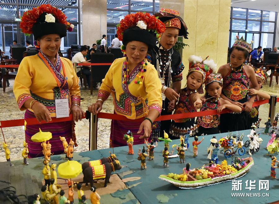 Chine : une maquette de l'ancienne route du thé en pâte à modeler