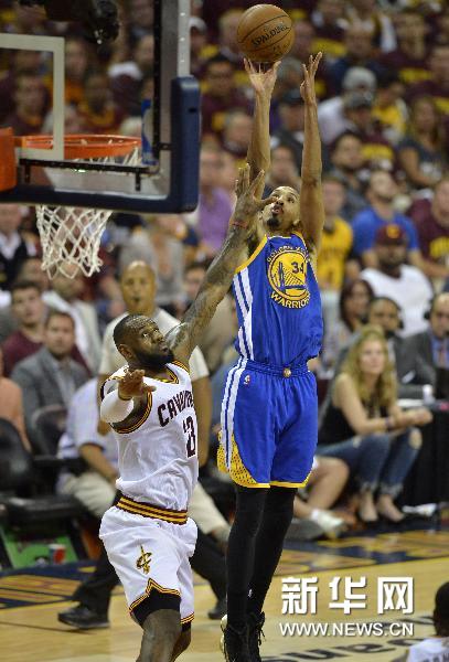 NBA : les Golden State Warriors remportent le titre