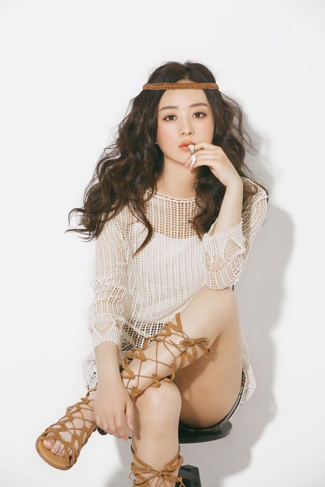 L'actrice Zhao Liying pose pour un magazine