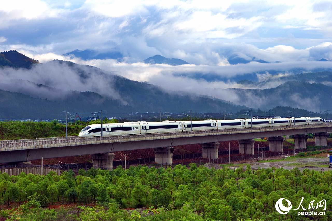 Hefei-Fuzhou : une nouvelle ligne qui allie charme et grande vitesse 