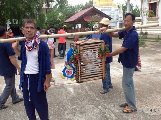 Thaïlande : un Doraemon pour implorer la pluie