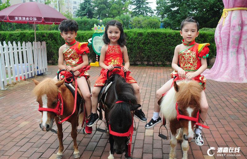 Enfants et animaux se retrouvent à Hangzhou