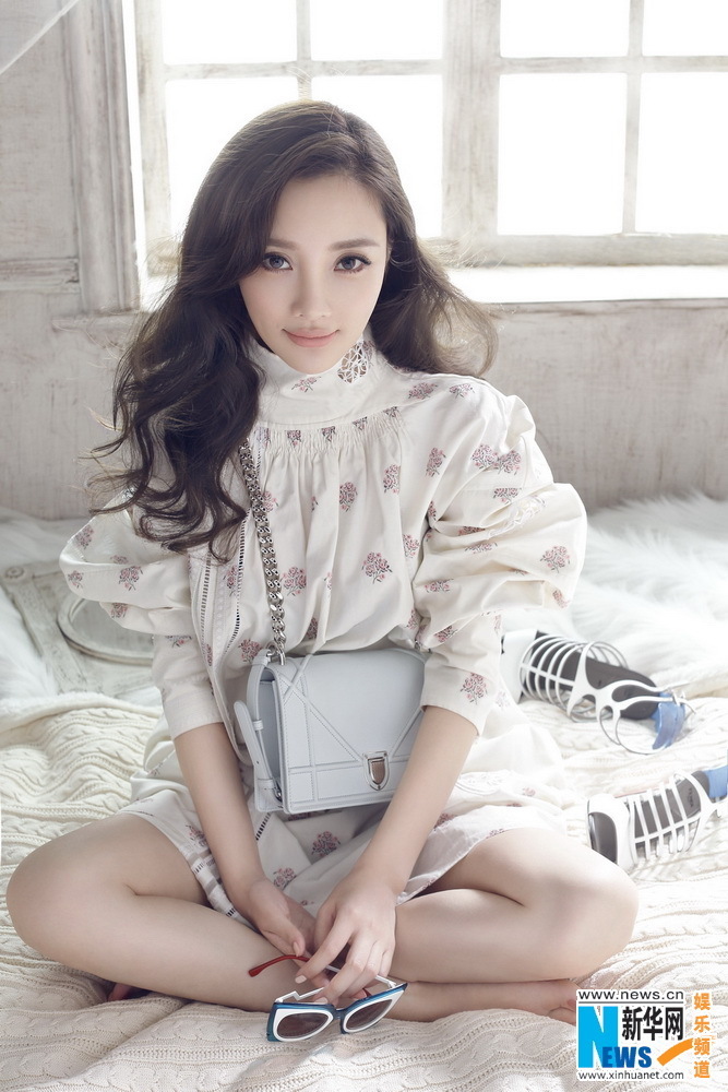 L'actrice Li Xiaolu pose pour un magazine