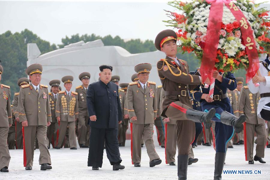 Kim Jong Un envoie une gerbe de fleurs au cimetière de l'Armée des volontaires du peuple chinois 