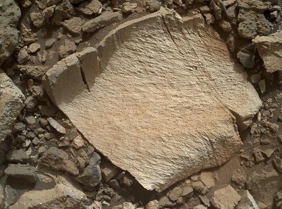 Curiosity est parti inspecter une curieuse formation rocheuse de la planète Mars