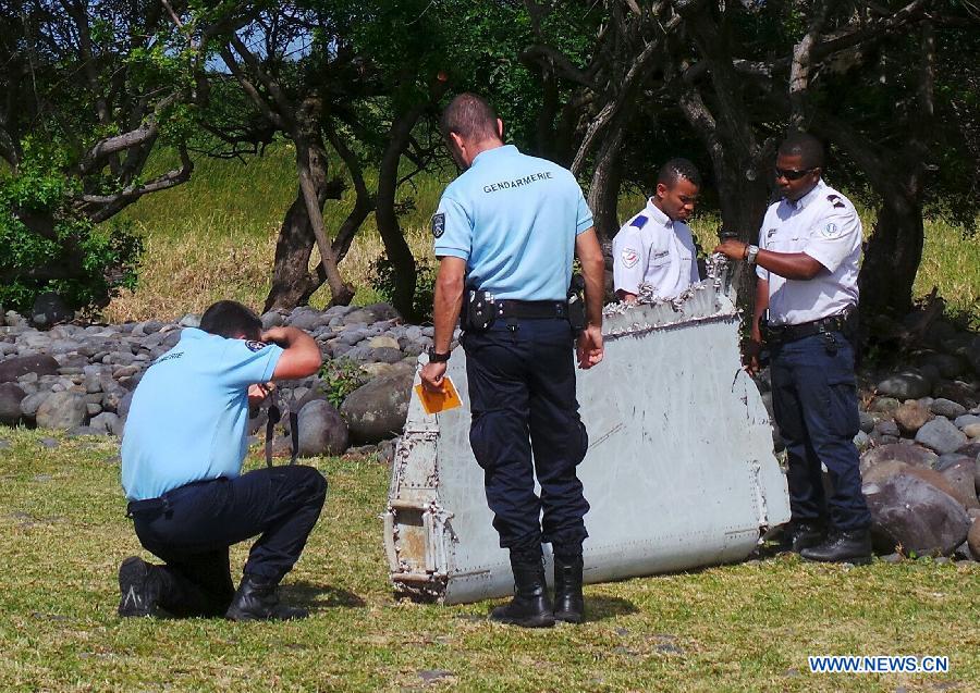 Le débris découvert à la Réunion appartient "très probablement" à un Boeing 777
