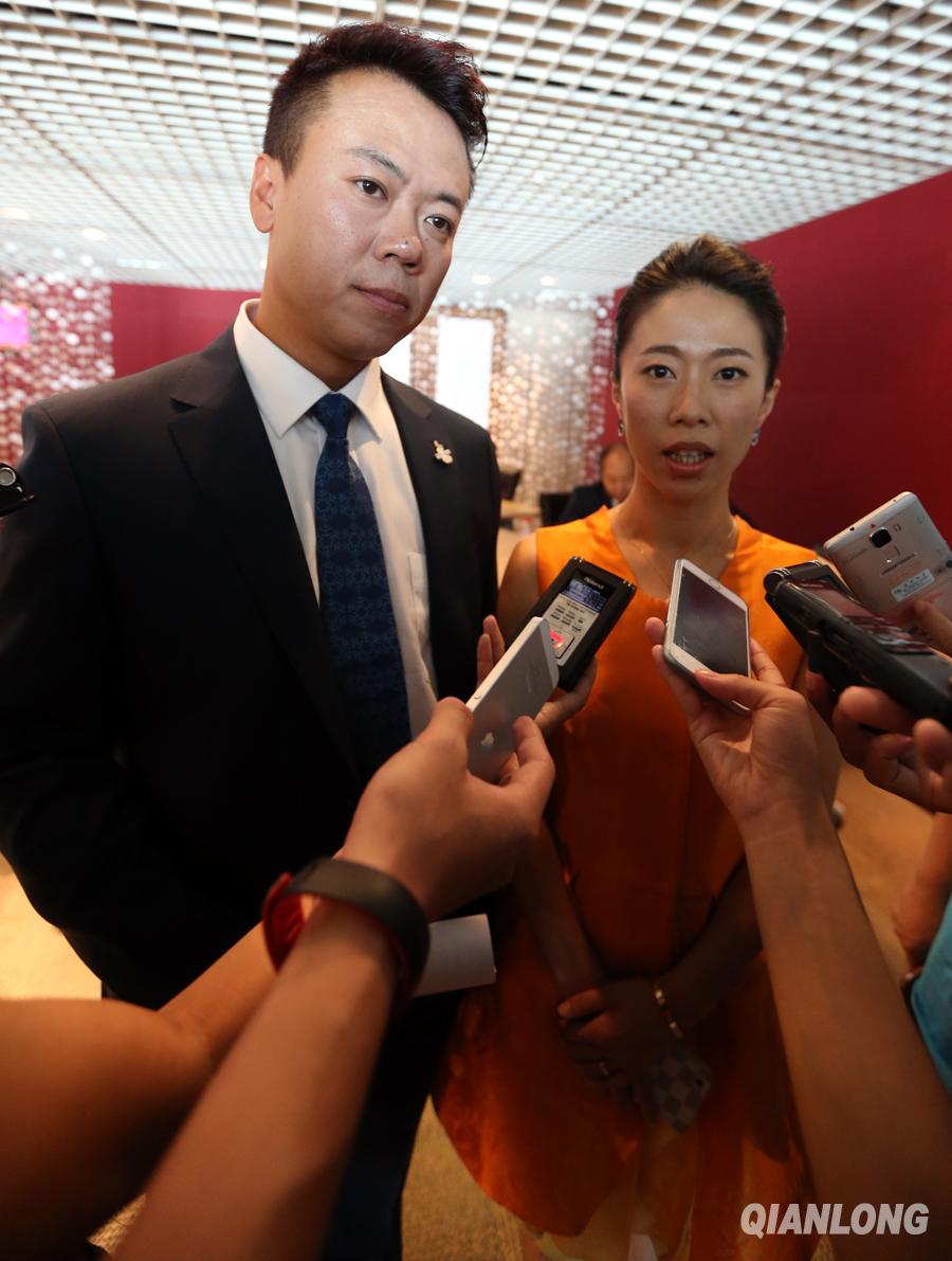 Shen Xue et Zhao Hongbo promeuvent la candidature des JO 2022