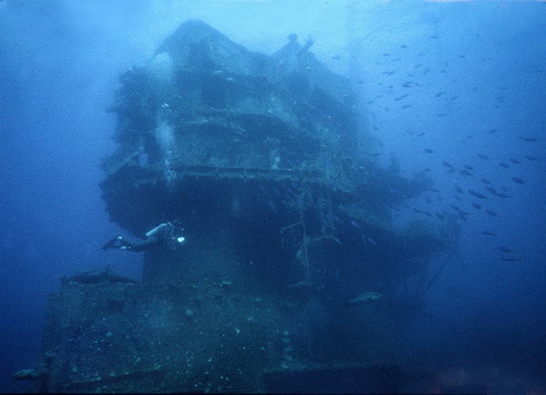 Des plongeurs dévoilent des photos de l'épave d'un des premiers porte-avions américains