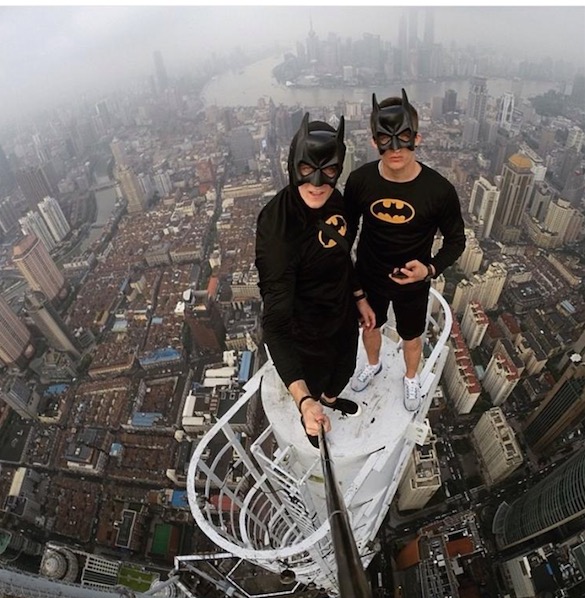 Selfies plongeants du haut des gratte-ciel de Nanjing