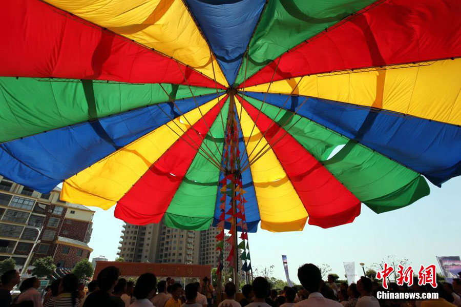 Une entreprise chinoise remporte le record du monde du plus grand parapluie