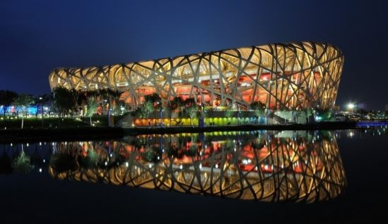 19. Le 31 juillet, lors de la 128e session du Comité international olympique (CIO) à Kuala Lumpur, en Malaisie, Thomas Bach, le président du CIO, a annoncé que la ville de Beijing avait été choisie pour organiser les Jeux olympiques d'hiver 2022. Beijing deviendra ainsi la première ville dans l'histoire à organiser les JO d'hiver et les JO d'été.