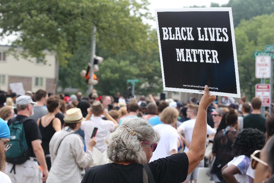 Ferguson rend hommage à Michael Brown un an après sa mort