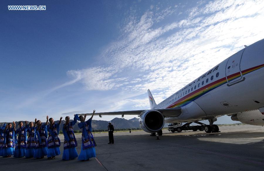 Inauguration de la compagnie aérienne Tibet Airlines à l’aéroport Lhassa Gonggar, le 26 juin 2011.