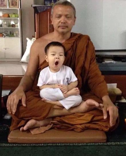 Thaïlande : être moine à 2 ans