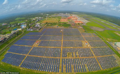 L'aéroport indien de Cochin devient le premier au monde entièrement alimenté par l'énergie solaire