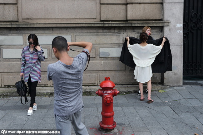 Hangzhou : des mannequins sans pudeur dans la rue