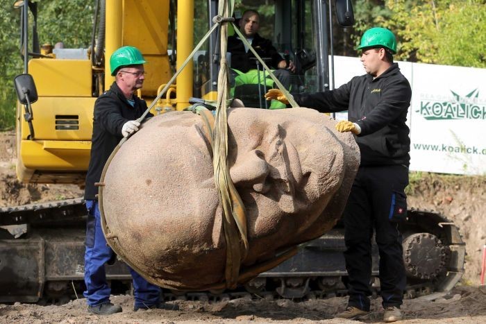 La tête d'une statue géante de Lénine redécouverte à Berlin