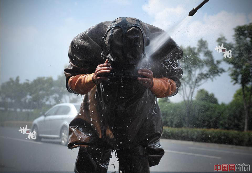 Ces hommes-grenouilles qui nettoient les canalisations de Shanghai