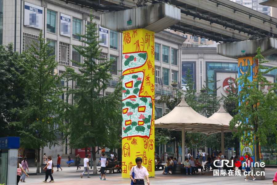 Les piliers du métro de Chongqing deviennent des œuvres d'art 