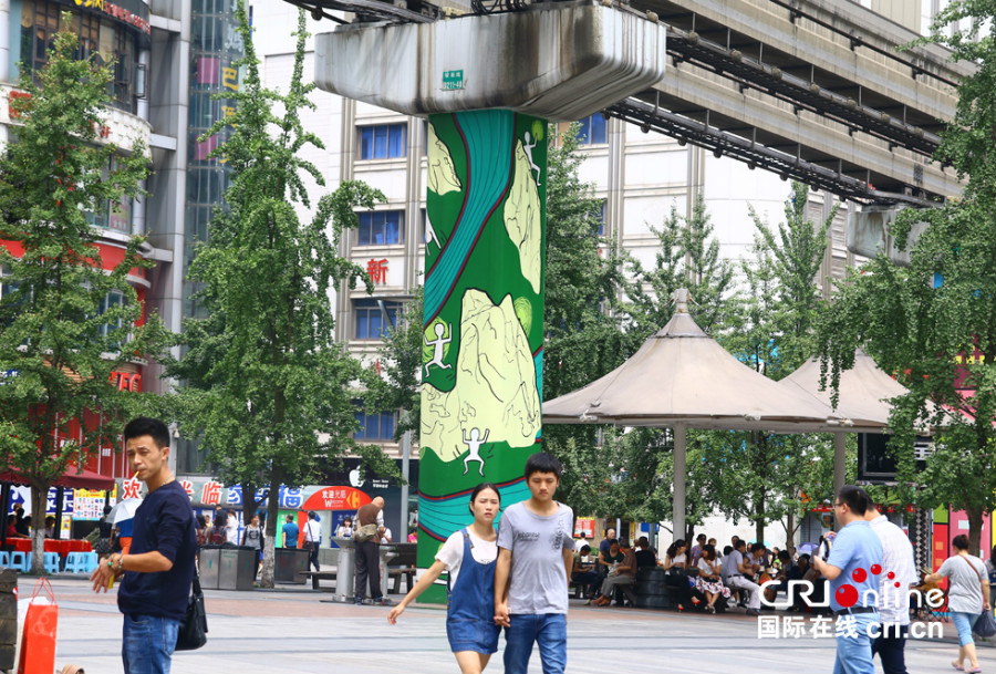 Les piliers du métro de Chongqing deviennent des œuvres d'art 