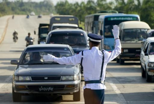 Le Myanmar envisage d'interdire les volants à droite