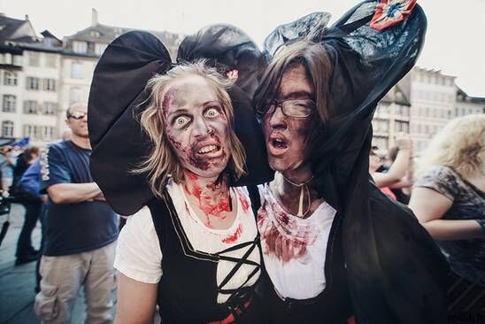 5 000 zombies envahissent les rues de Strasbourg pour un gigantesque défilé gore