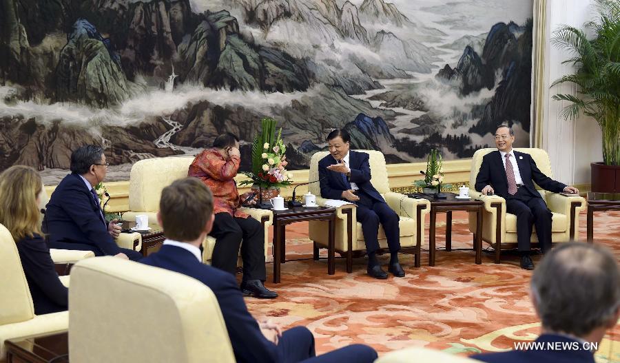 Liu Yunshan appelle à promouvoir la coopération médiatique dans le cadre de l'initiative 