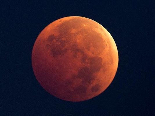 Une Lune de sang, une éclipse lunaire et une super-Lune le même jour