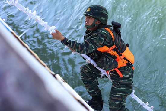 Exercice anti-détournement maritime pour les commandos « Léopard des neiges » et Faucon »