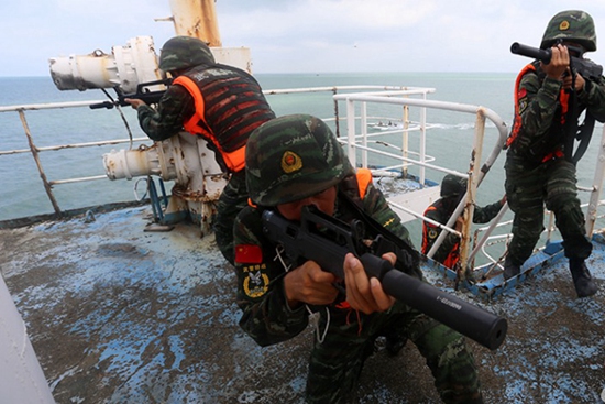 Exercice anti-détournement maritime pour les commandos « Léopard des neiges » et Faucon »